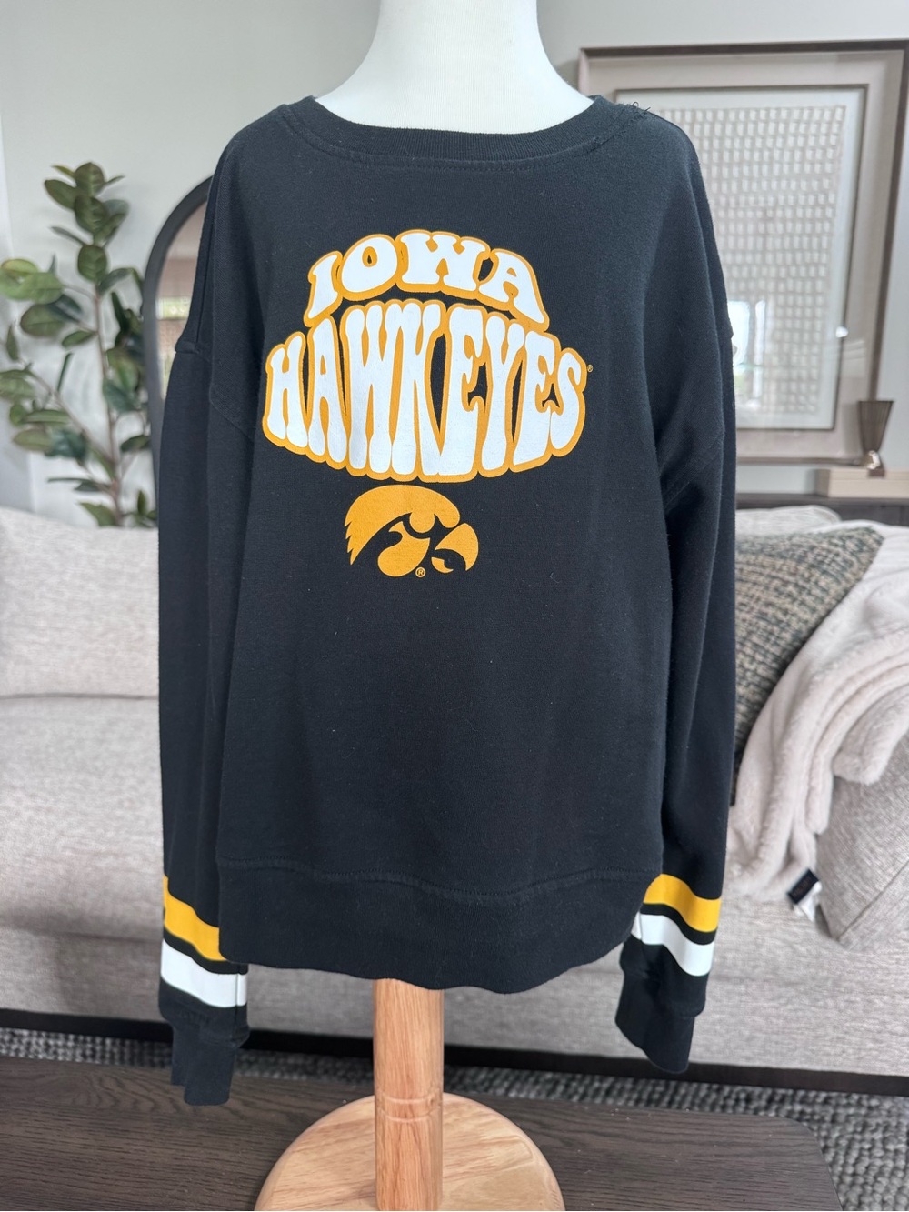 Kids XL (16) Iowa Hawkeyes Black & Gold Crewneck Sweatshirt